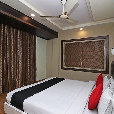 Hotel Emerald Калькутта Экстерьер фото