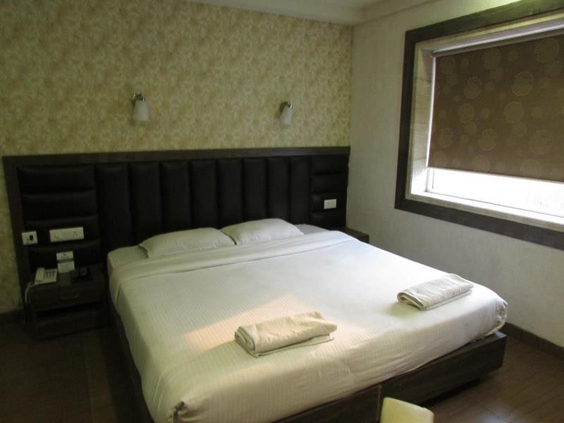 Hotel Emerald Калькутта Экстерьер фото