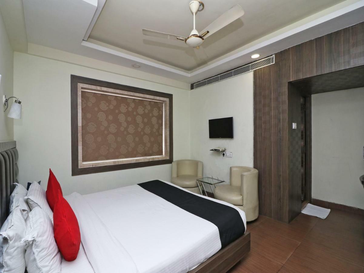 Hotel Emerald Калькутта Экстерьер фото
