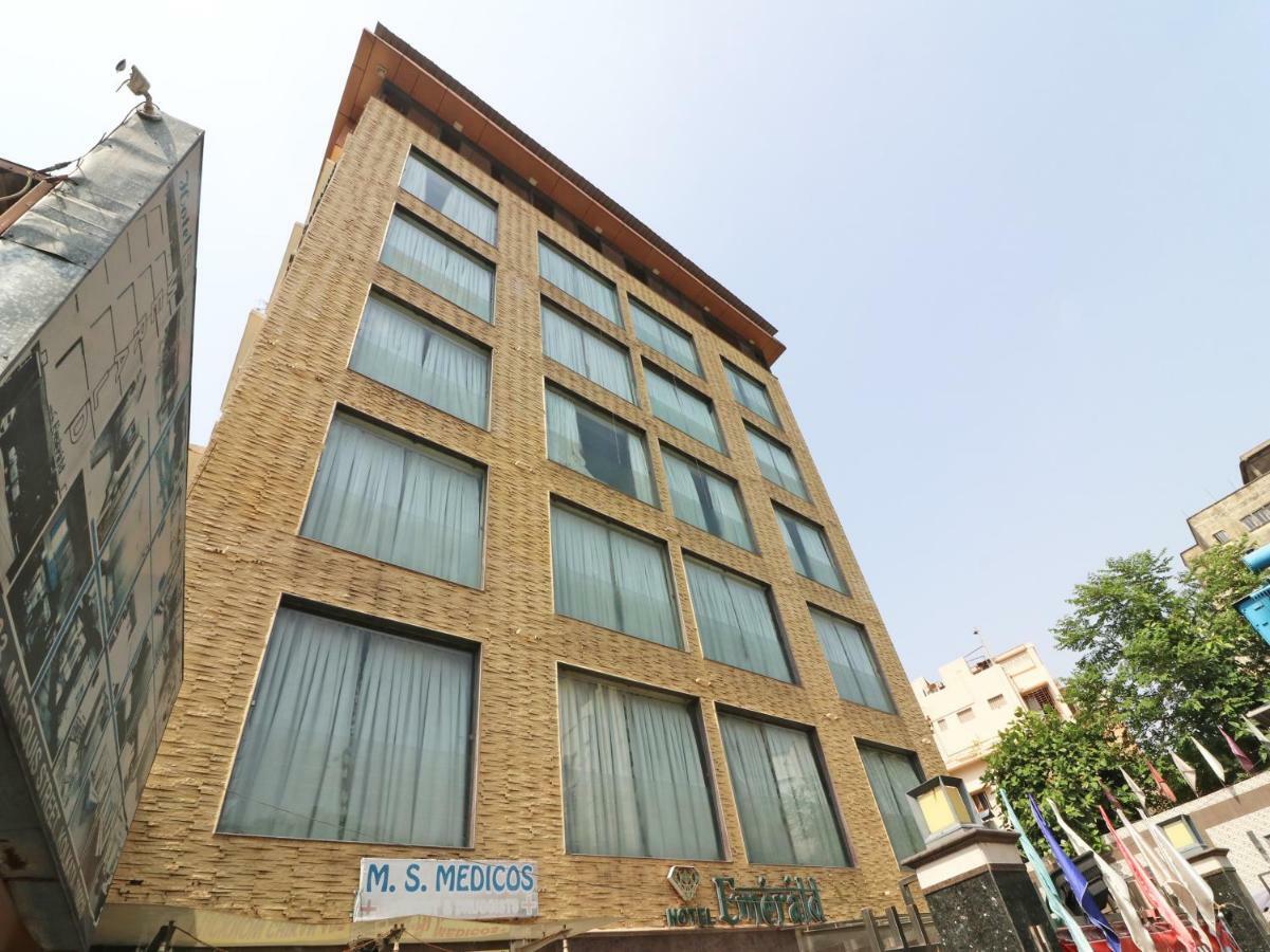 Hotel Emerald Калькутта Экстерьер фото