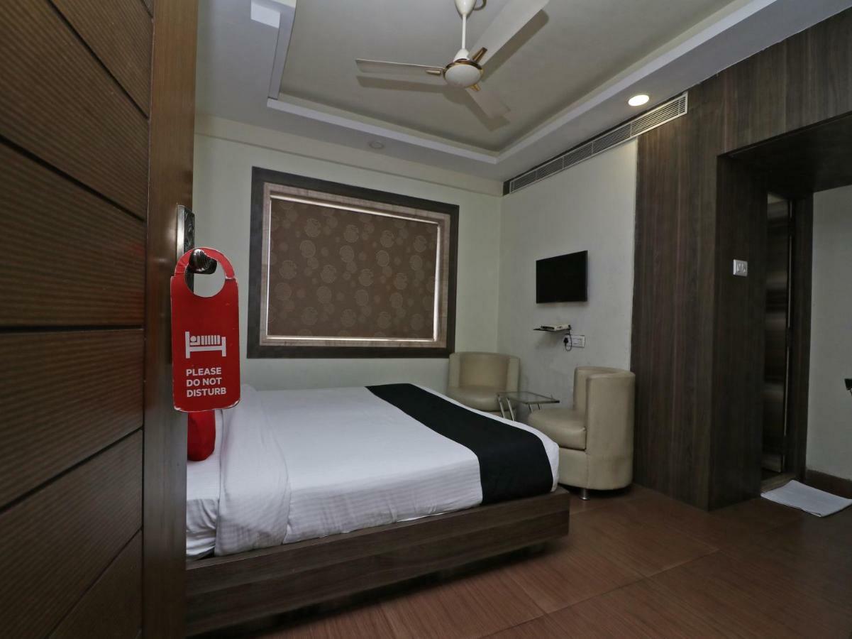 Hotel Emerald Калькутта Экстерьер фото