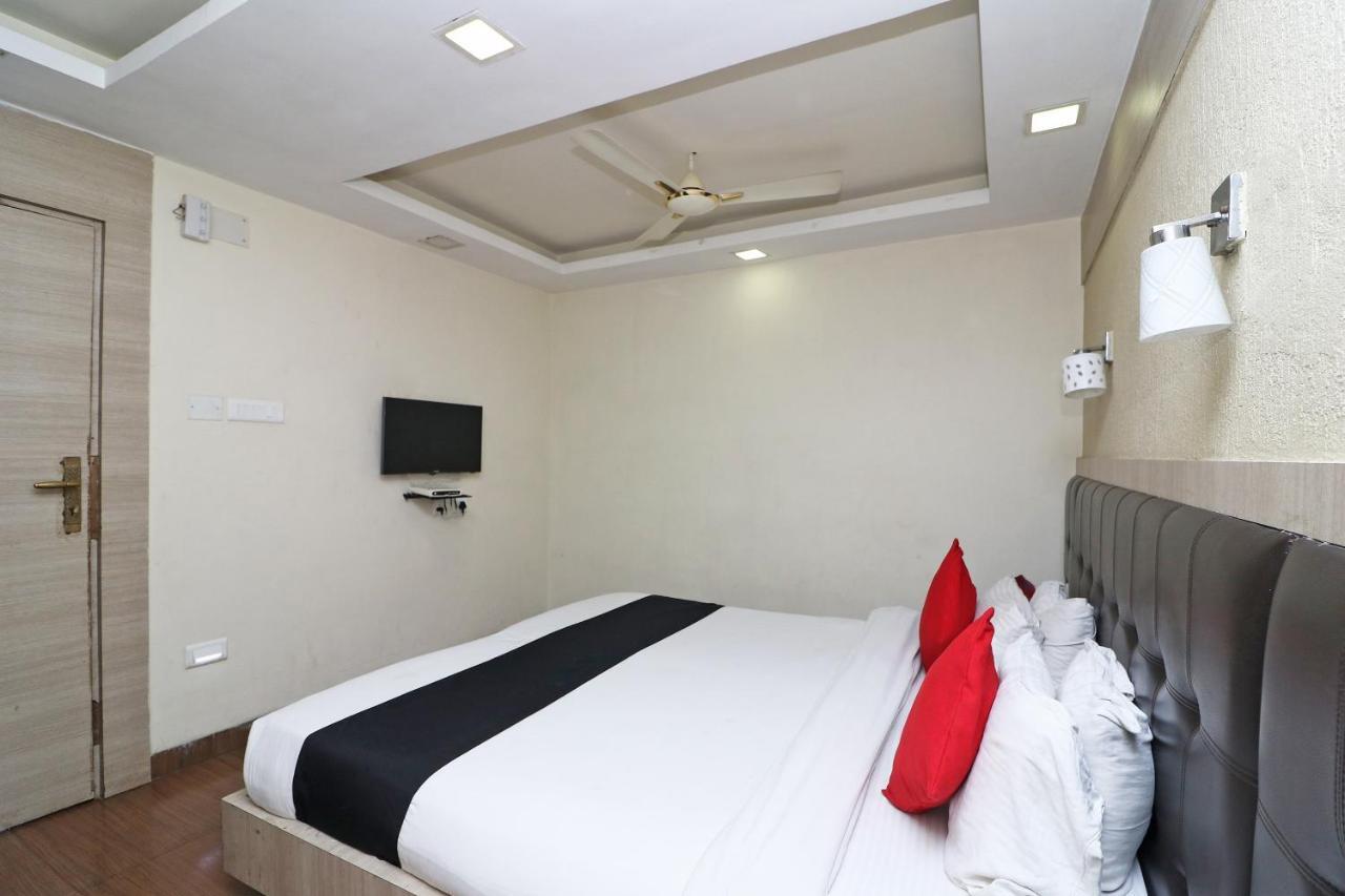 Hotel Emerald Калькутта Экстерьер фото