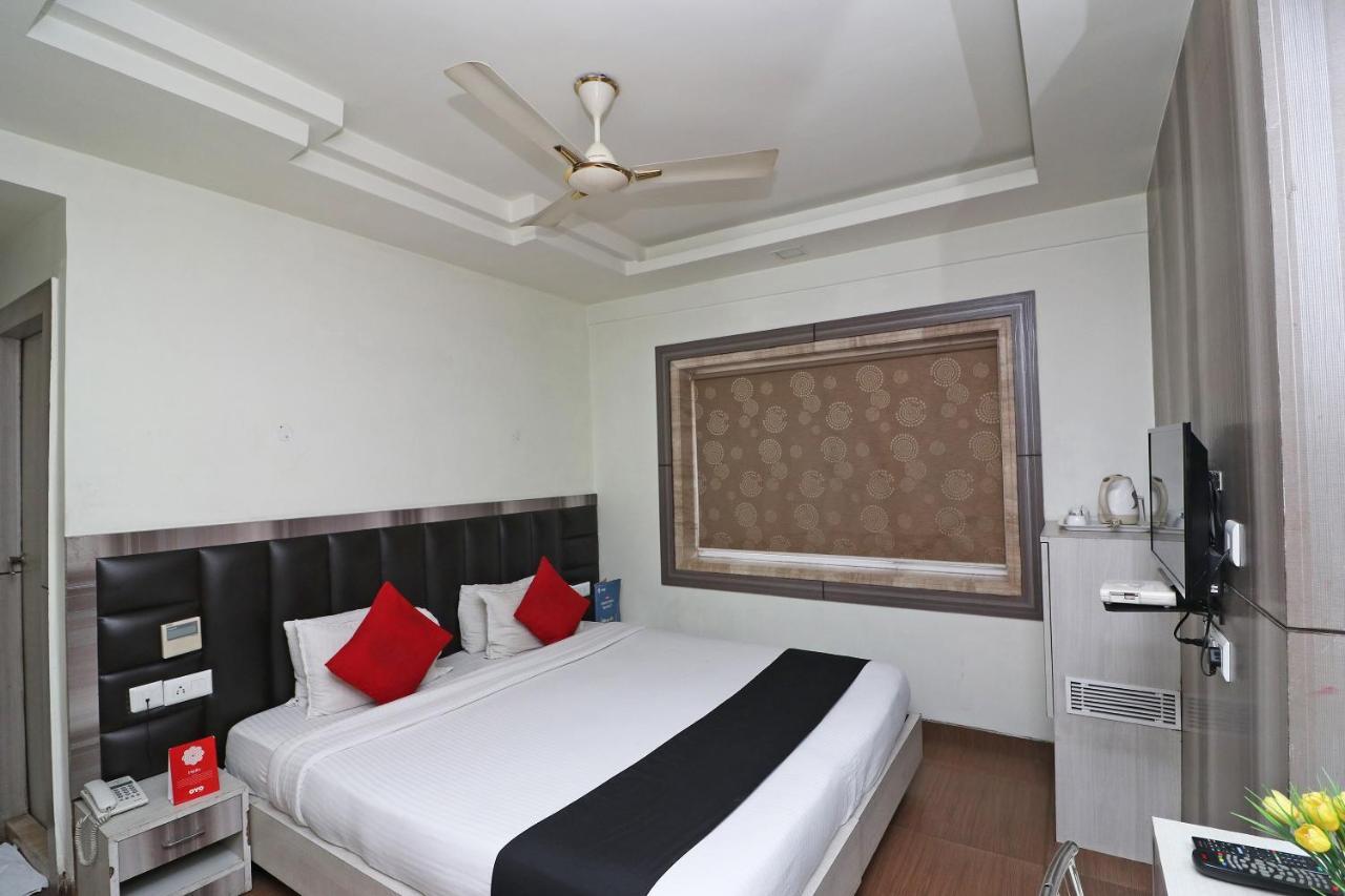 Hotel Emerald Калькутта Экстерьер фото