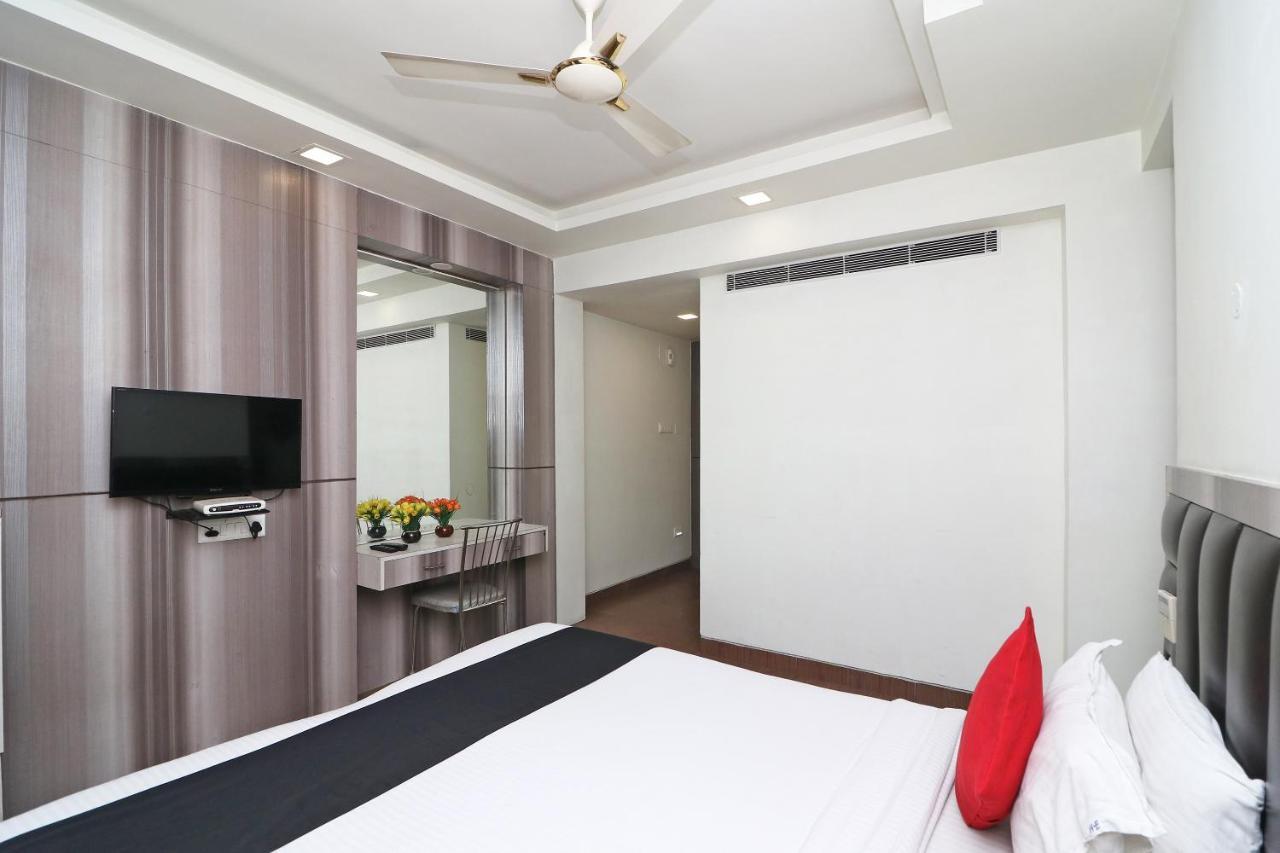 Hotel Emerald Калькутта Экстерьер фото