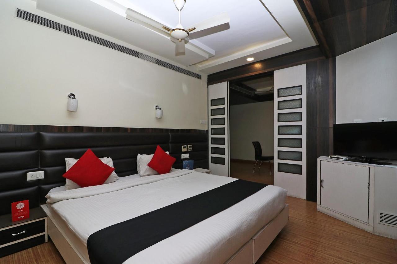 Hotel Emerald Калькутта Экстерьер фото